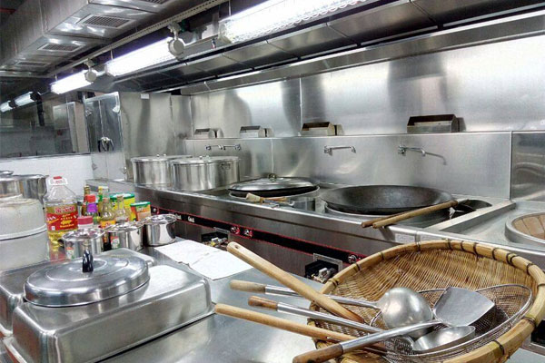 学校食堂需要配备哪些厨房设备 学校食堂需要配备哪些厨房设备