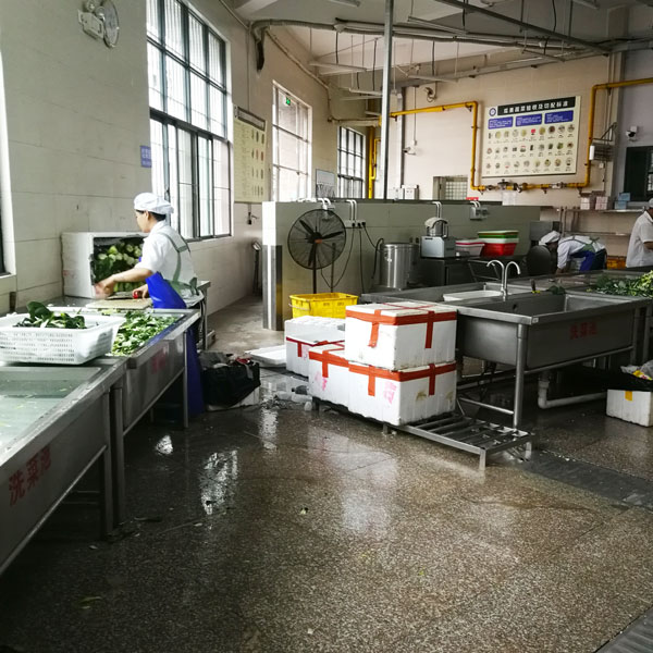东莞大岭山第二小学厨房食材清洗区