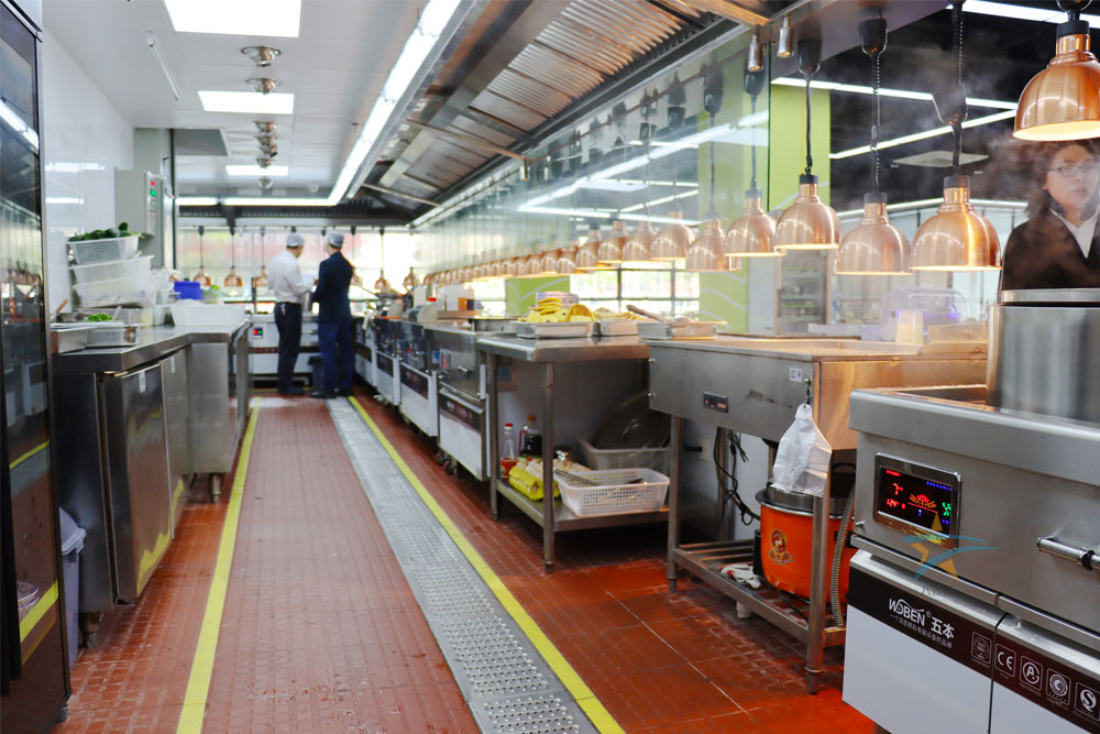 鑫辉餐饮智谷餐厅厨房